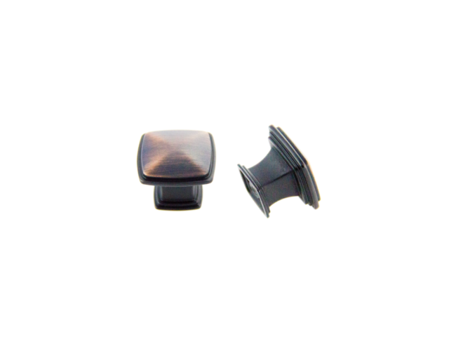 OIL RUBBED BRONZE Traditional Square Knob Overall Length: 1-1/4"